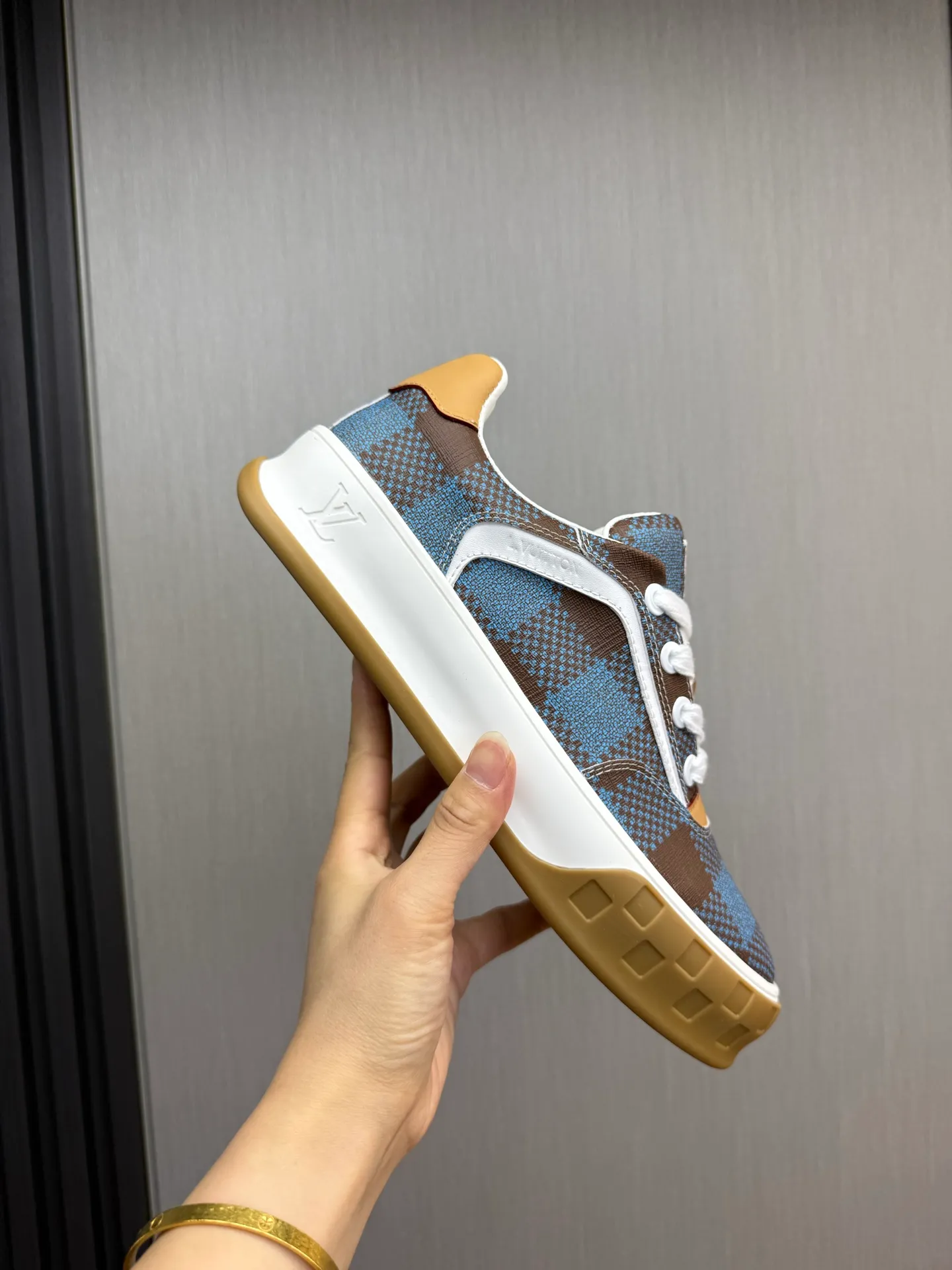 Men's shoes 620💰 Lv. Top purchasing agent🇮🇹 Louis Vuitton, sports sneakers counter synchronization, uppers imported from Italy, high-quality splicing and complex handicrafts, imported mesh pads are soft and comfortable, soles: original factory special soles, TPU exclusive movable molded soles super comfortable, original factory single goods, 🔍🔍high quality, you can enter and exit the counter at will, welcome to compare, code number 38-44 (customized 38.45)